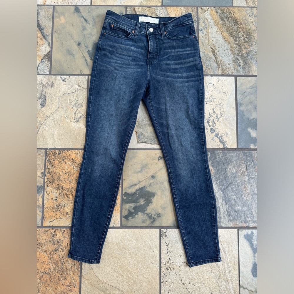 Signature Levi Strauss Totally Shaping Skinny Jean